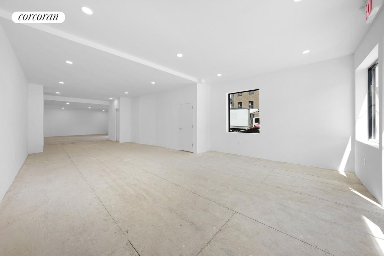Building Photo - 240 N 7th St