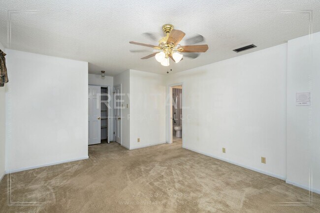 Building Photo - Beautifully Preserved 4 Bd / 3 Ba Vintage ...
