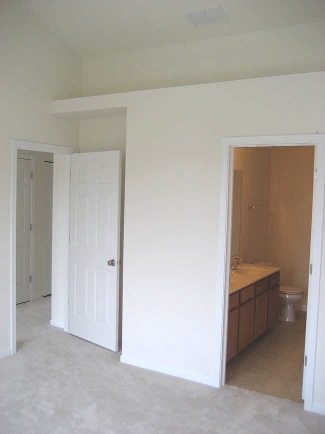 Building Photo - 907 Neudearborn Ln