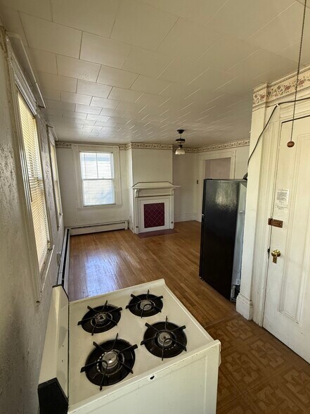 Building Photo - 74 Otis St