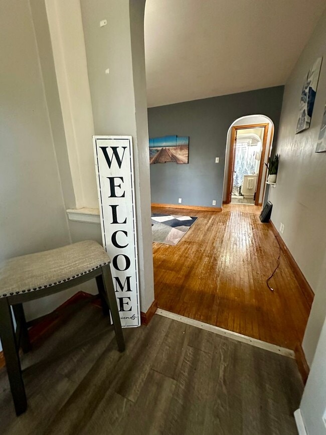 Building Photo - 4 Bed, 1.5 Bath Home for Rent in Waterloo ...