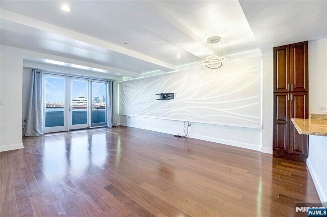 Building Photo - 600 Harbor Blvd