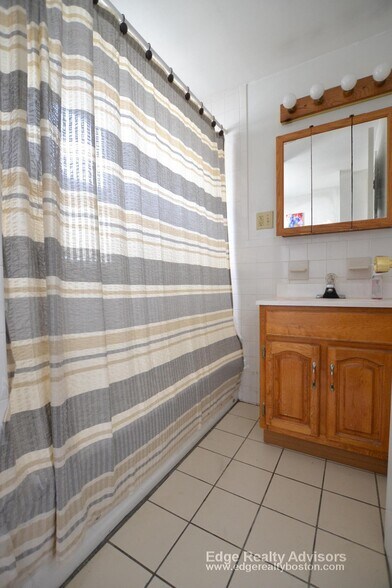 Building Photo - 20 Claymoss Rd