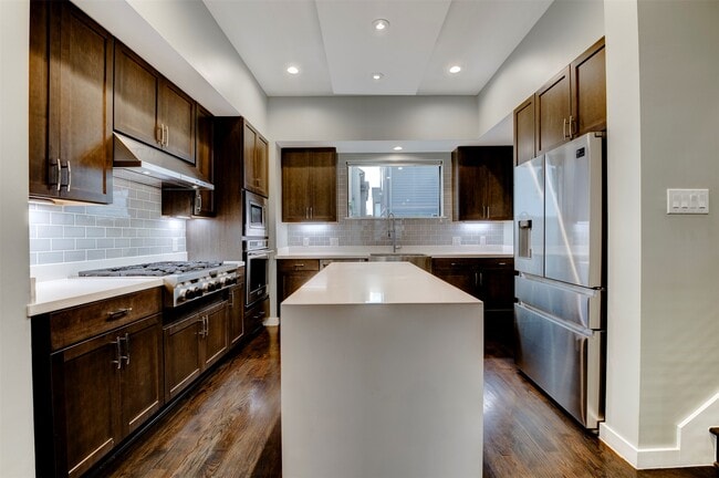 Building Photo - 1211 Thompson St