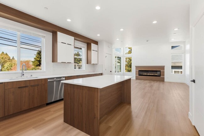 Building Photo - 108 6th St South