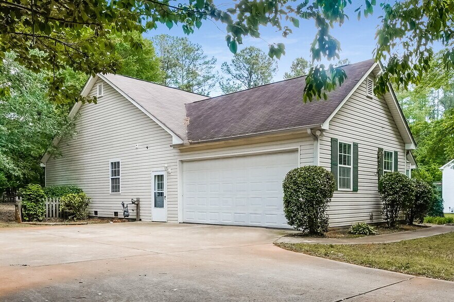 Building Photo - 5191 Memorial Ln SW