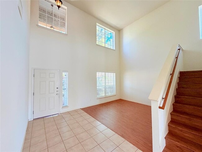 Building Photo - 1913 Short Summer Dr