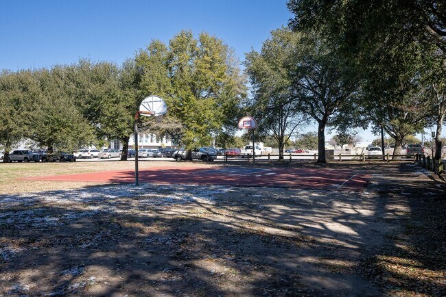 Building Photo - 1 Cool Blow St