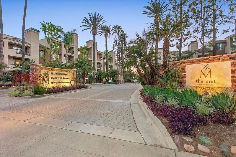 Primary Photo - 21520 Burbank Blvd