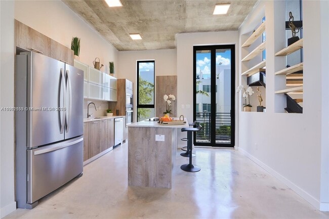 Building Photo - 645 NE 4th Ave