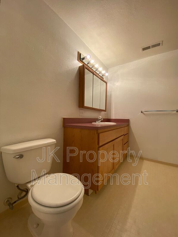 Building Photo - 1612 Sand Ct