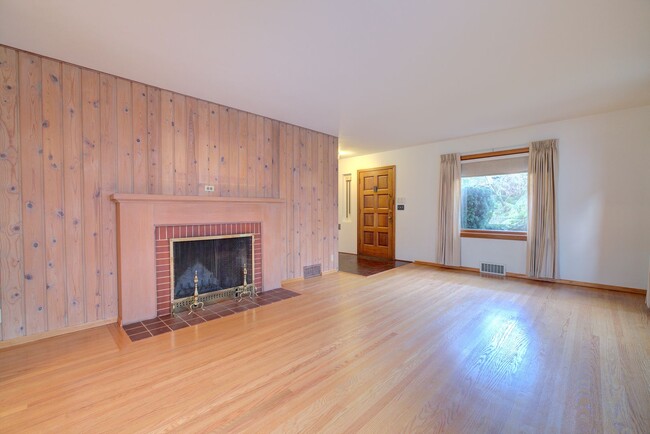 Building Photo - 3Bd/2Ba Seattle House