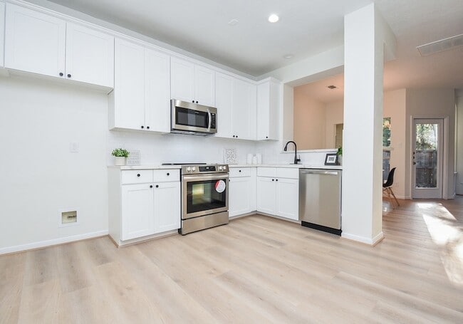 Building Photo - 134 N Magnolia Pond Pl