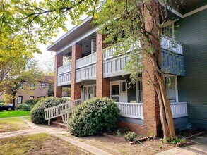 Building Photo - 2 Bedroom, 1 Bath Apartment in Munger Plac...