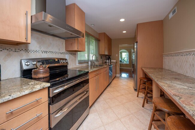Building Photo - 3201 Bayland Dr