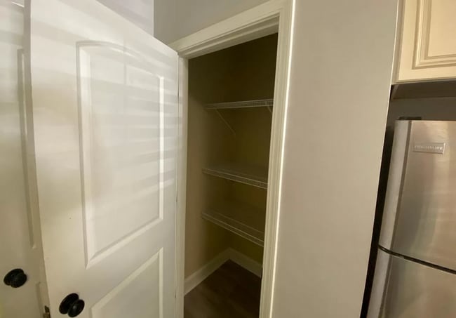 Building Photo - 3 Bedroom/2.5 Bath