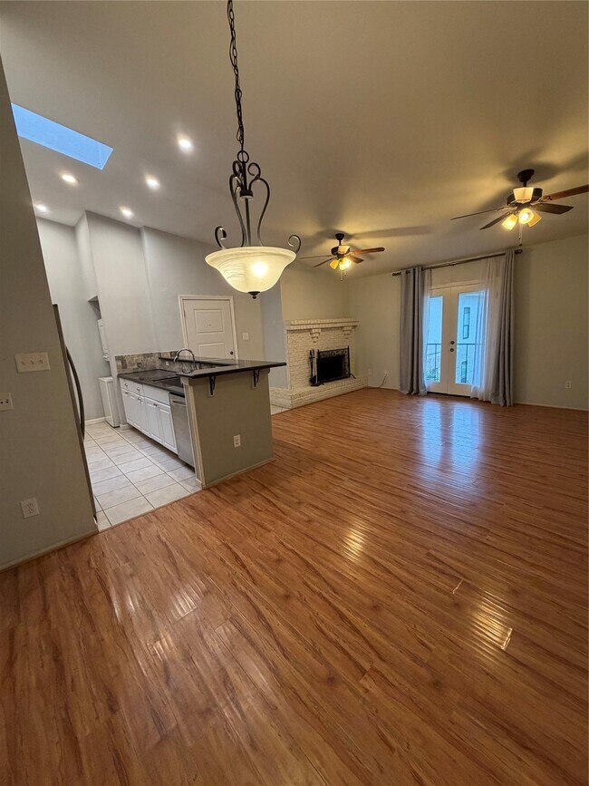 Building Photo - 2425 Augusta Dr