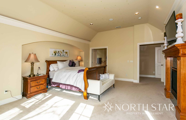 Building Photo - Stunning Home in Hidden Creek