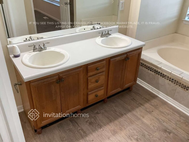 Building Photo - 7339 Essex Dr