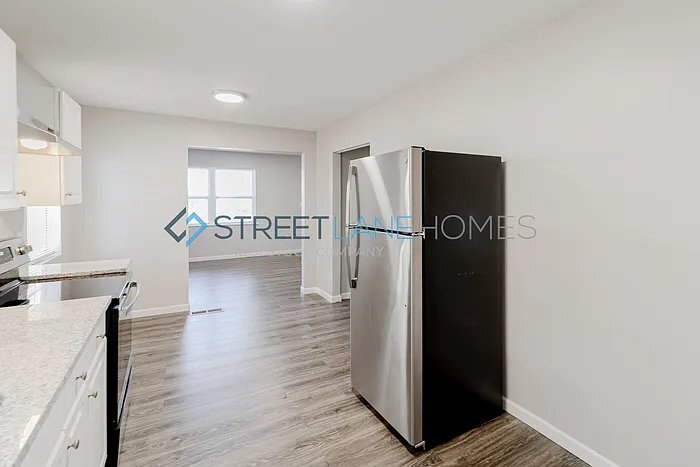 Building Photo - 610 16th Pl SW