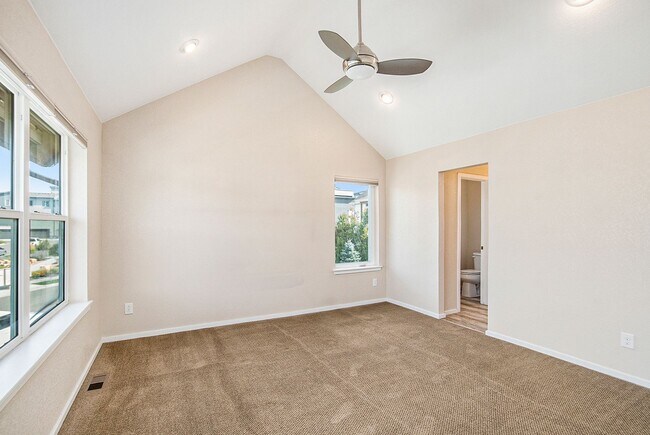 Building Photo - Gorgeous 4 Bed, 3.5 Bath Home in North West Denver