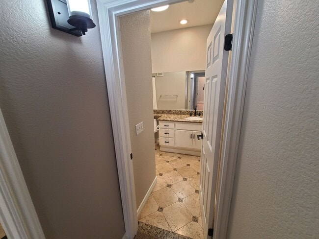 Building Photo - Great golf course views