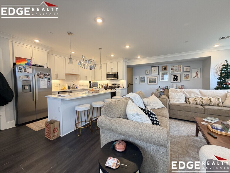 Building Photo - 114 North Beacon St