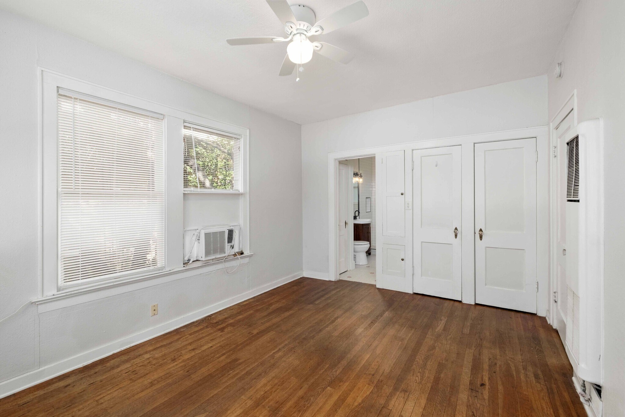 Building Photo - 202 E 31st St