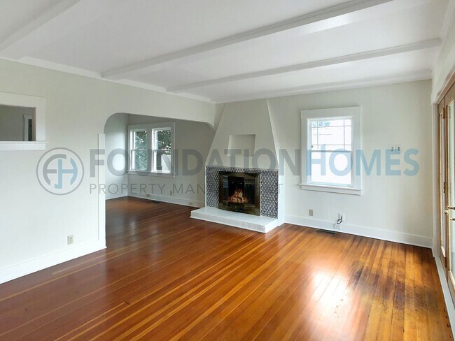 Building Photo - VIDEO Modern Home with Bay Views- Close to Town- FOUNDATION