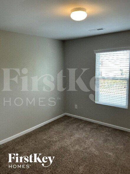 Building Photo - 1013 Blue Stream Ln