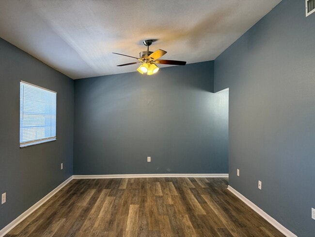 Building Photo - 65th Terrace N - Triplex