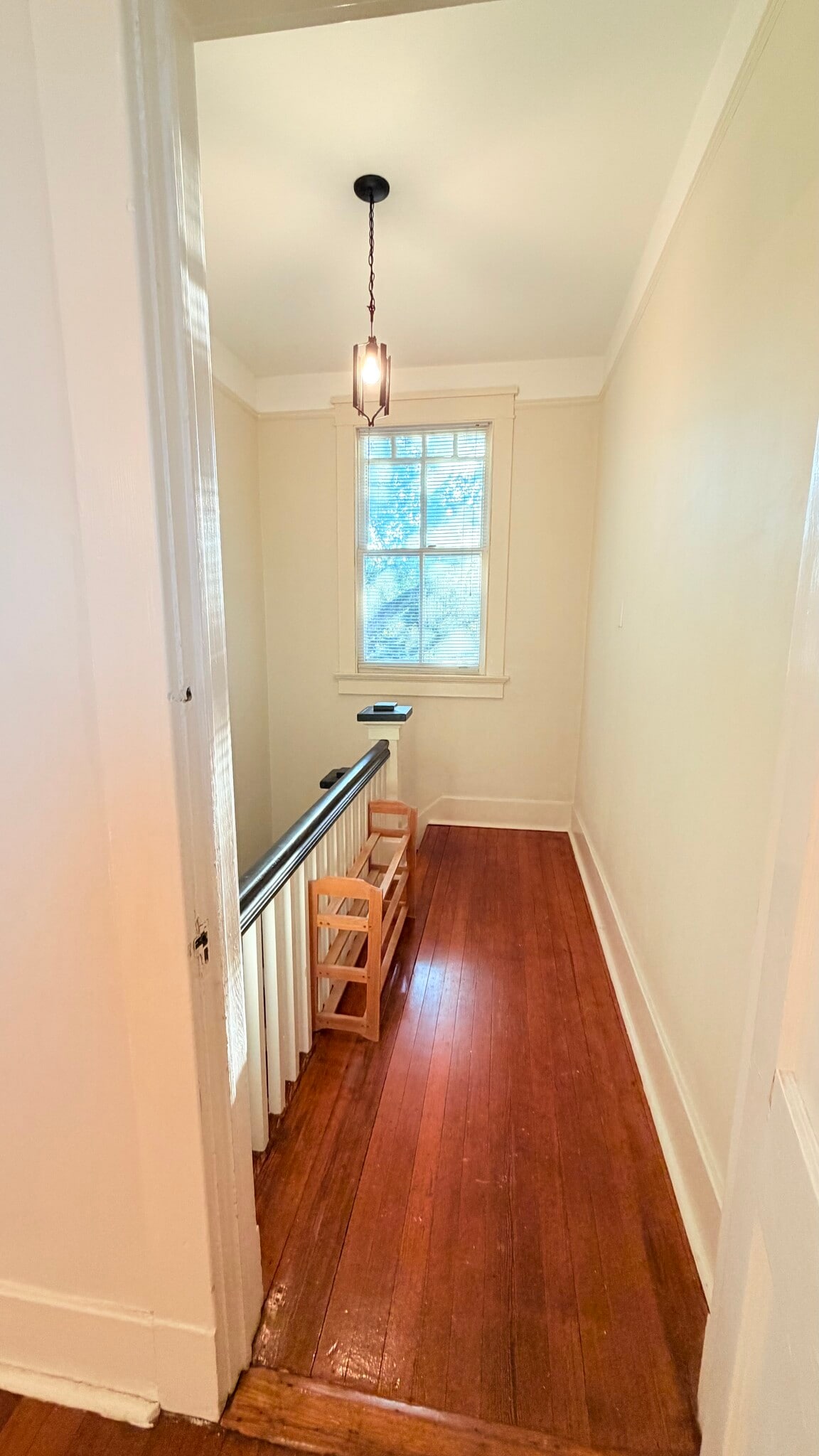 Steps and Hallway entry to send floor - 2037 Joseph St