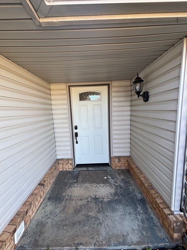 Building Photo - Beautifully remodeled with new paint, floo...