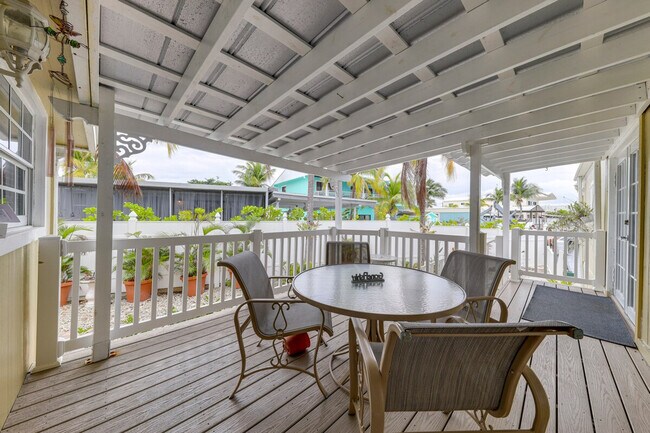 Building Photo - 394 Burton Dr