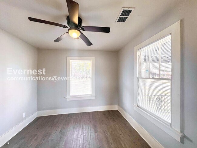 Building Photo - 114 W 18th St