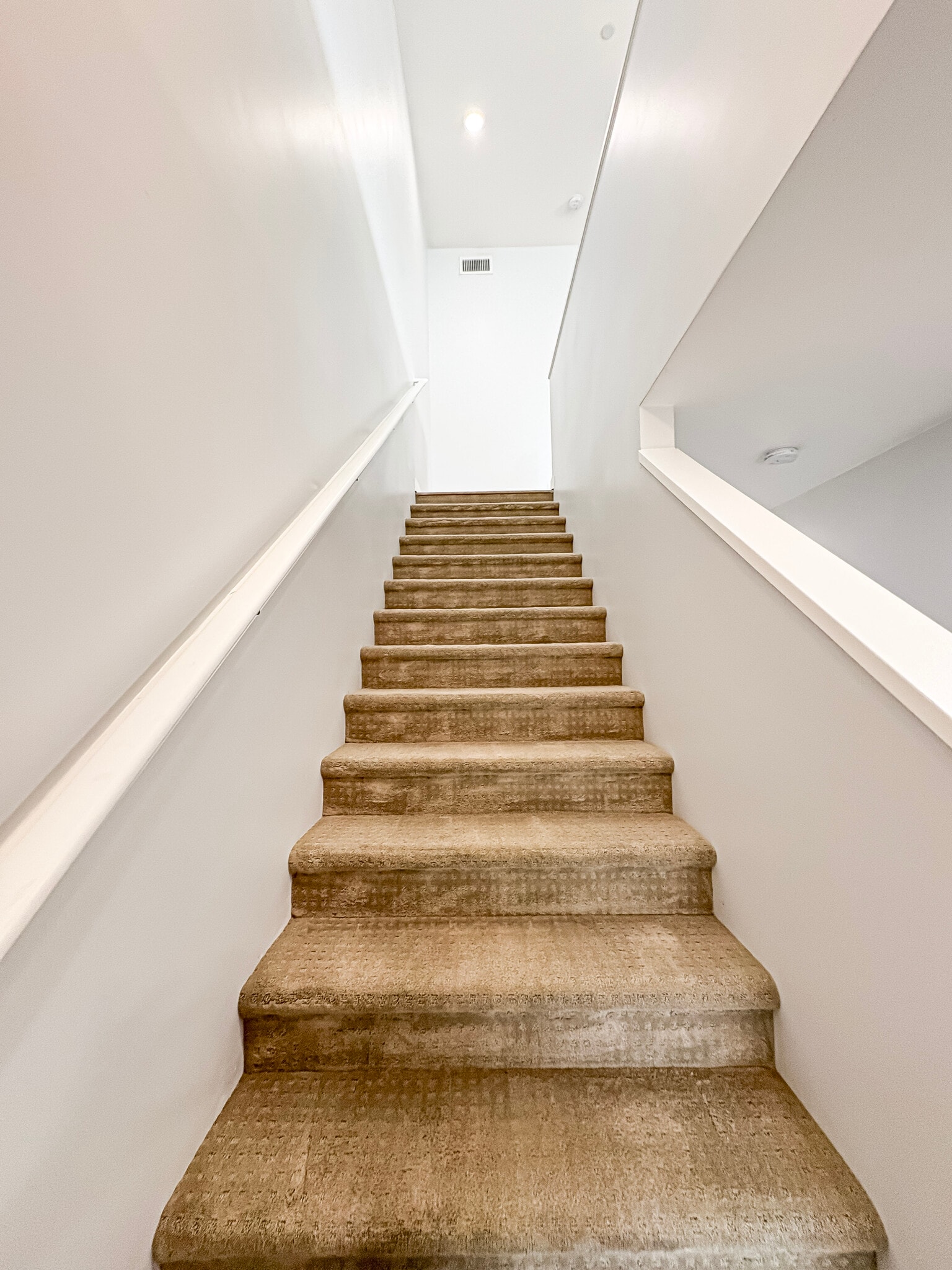 Building Photo - 1645 E Cheery Lynn Rd