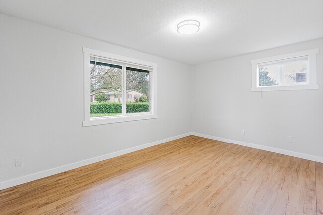 Building Photo - 5110 Diamond Blvd SW