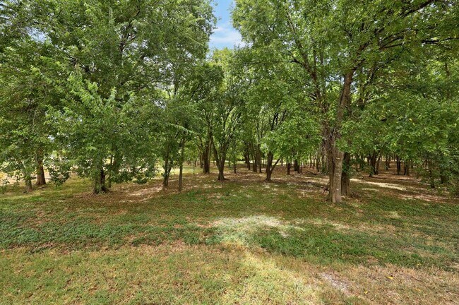 Building Photo - 709B Jane Austen Trail