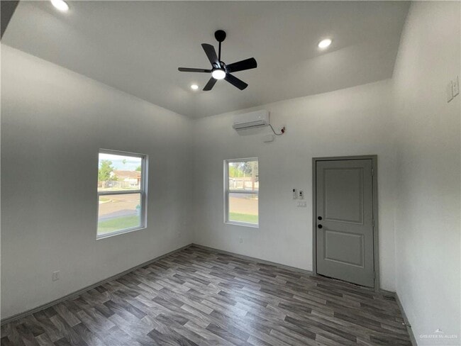 Building Photo - 8 Miller Ave