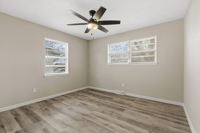 Building Photo - 2902 W Scott St