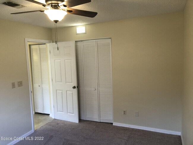 Building Photo - 3137 Village Park Dr