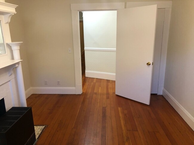 Building Photo - Large 3 Bedroom, 2 Bath in NOPA. Granite, ...