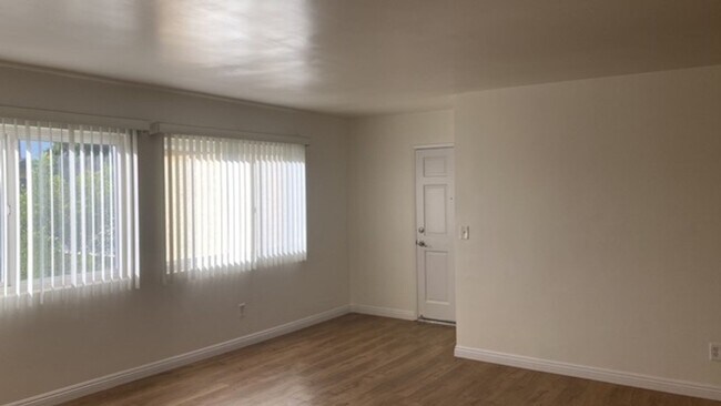 Building Photo - 3024