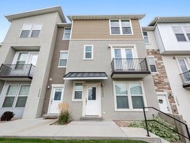 Building Photo - 2564 E High Ridge Rd