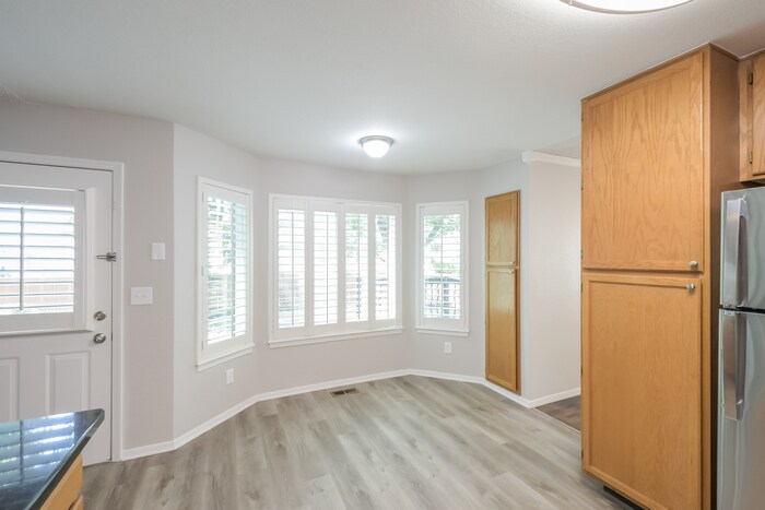 Building Photo - 16556 E Hialeah Dr