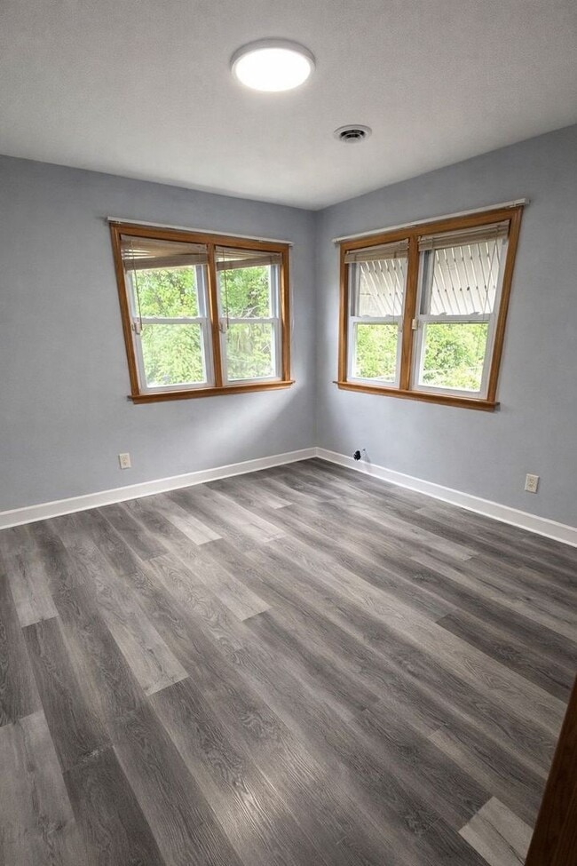 Building Photo - 3 Bed 1 Bath Single Family Home in Gary!