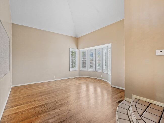 Building Photo - Spacious 5-Bedroom Home for Rent in Sandy, UT