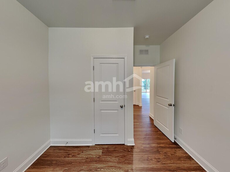 Building Photo - 117 Ashton Dr