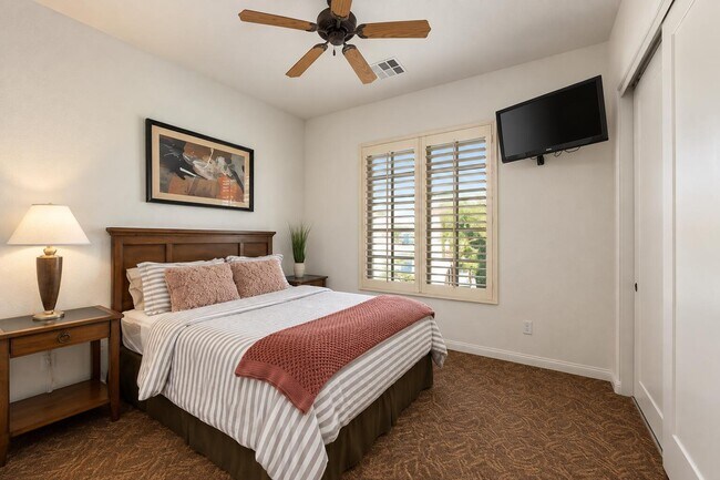 Building Photo - 48657 Classic Dr
