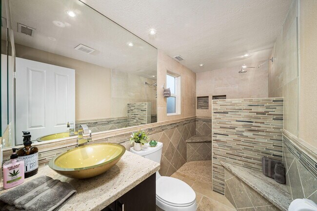 Building Photo - 370 Cypress Point Dr